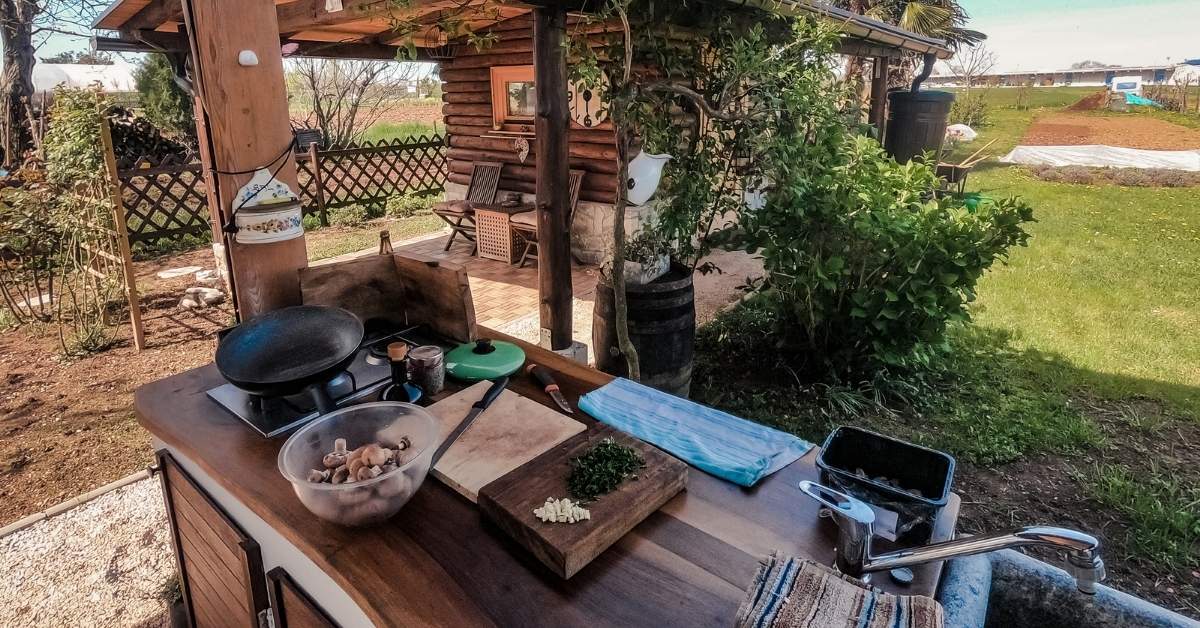 Outdoor Kitchen